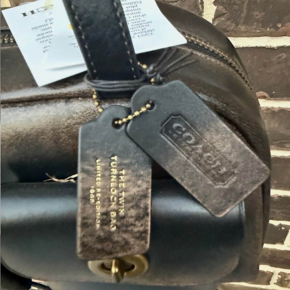 Coach twin turnlock loved leather NWT - Picture 4 of 10
